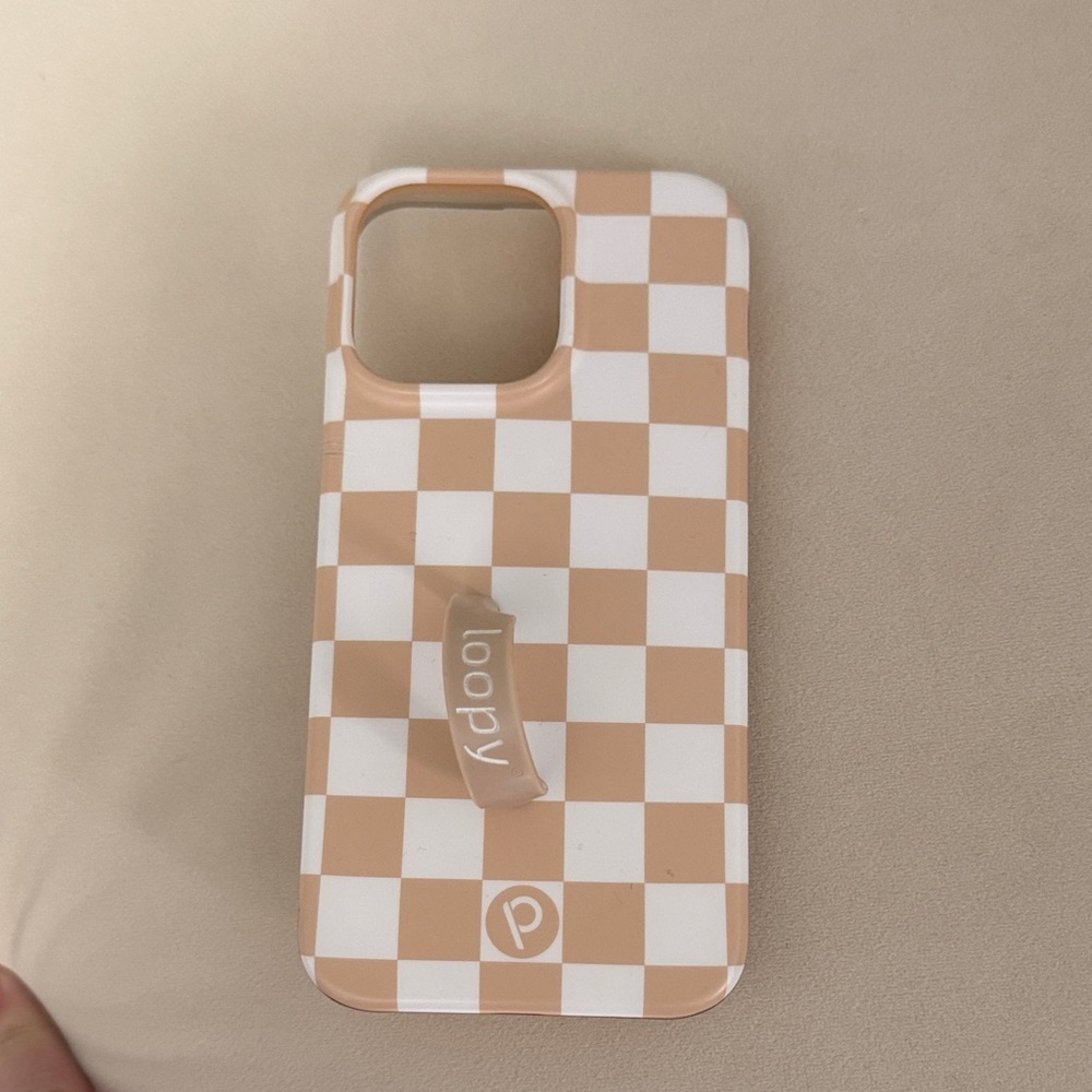 Loopy Case Beige and White Checkered Phone Case IPhone 15 Pro max